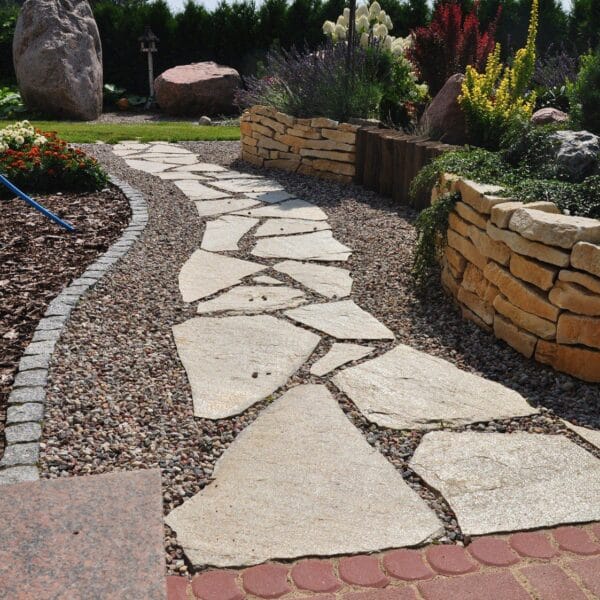 Gnejs szaro-beżowy gr. 3-5cm