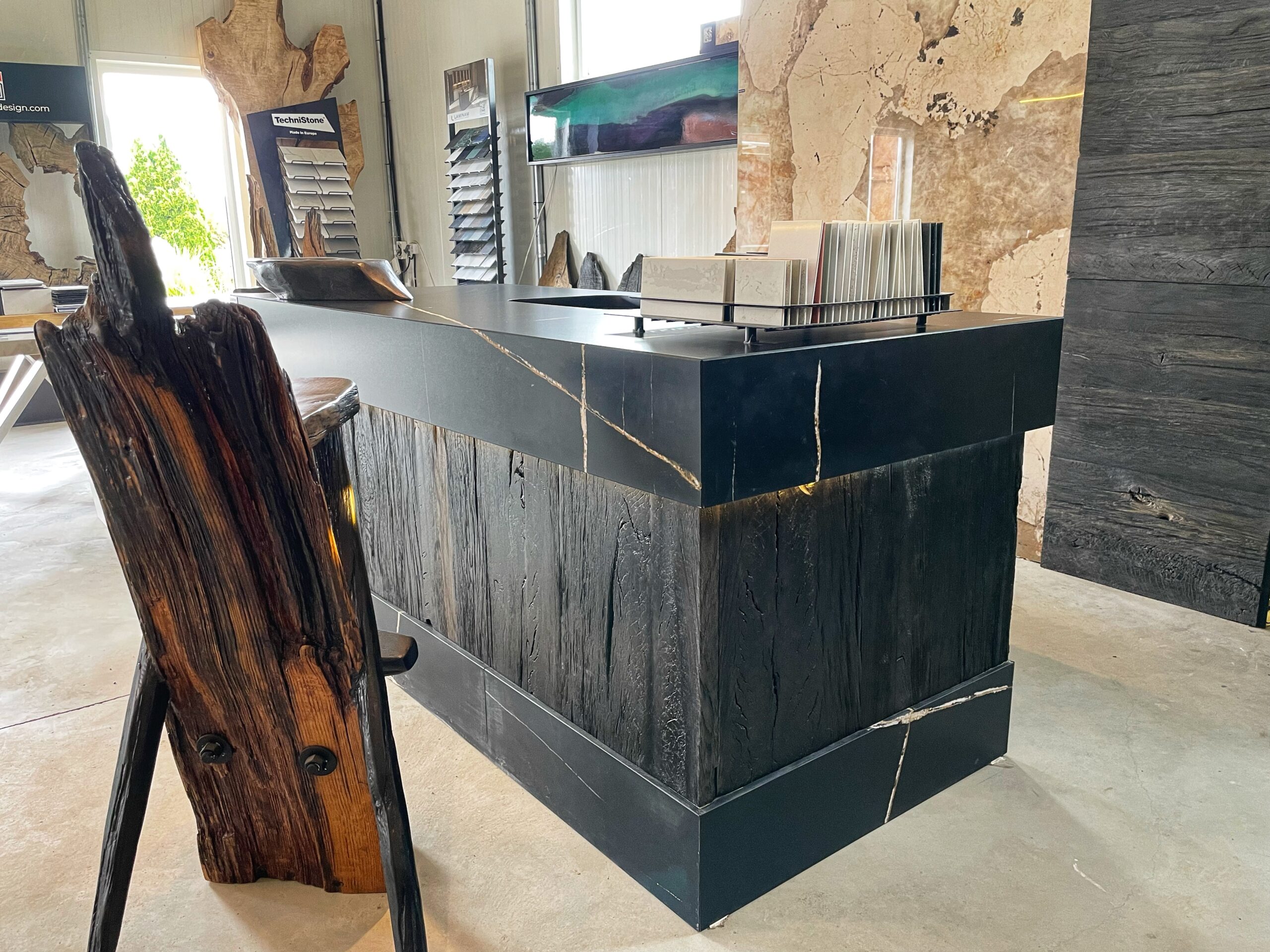 wyspa kuchenna z kamienia