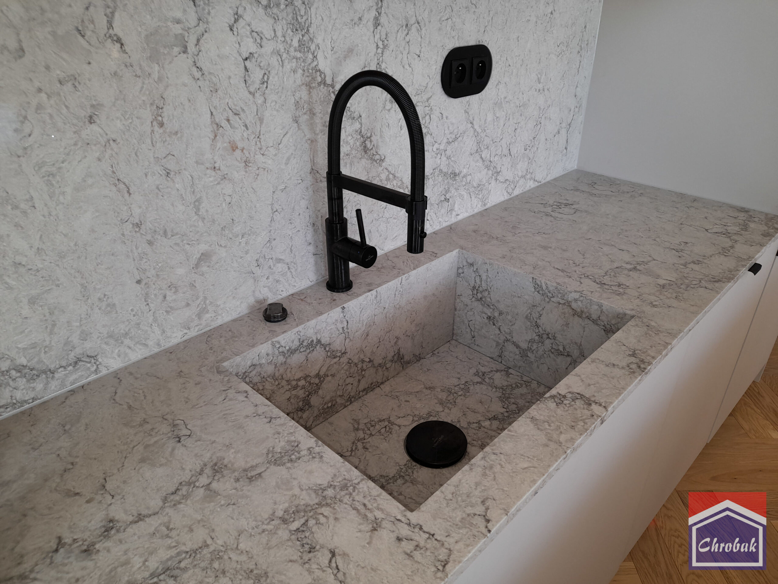 Blat kuchenny ze zlewozmywakiem ze spieku kwarcowego.