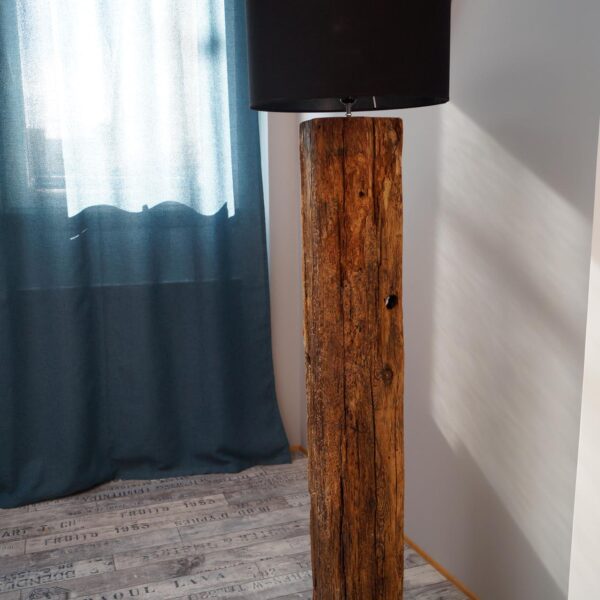 loftowa lampa podłogowa z bala Chrobak DESIGN